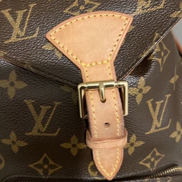 🤎Authentic LV Montsouris MM Backpack🤎 - Picture 3 of 14